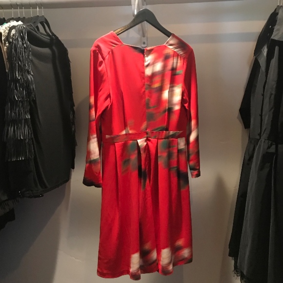 PETER SOM X MADE IN KIND GRAPHIC BLUR FLORAL PRINT - Picture 3 of 8